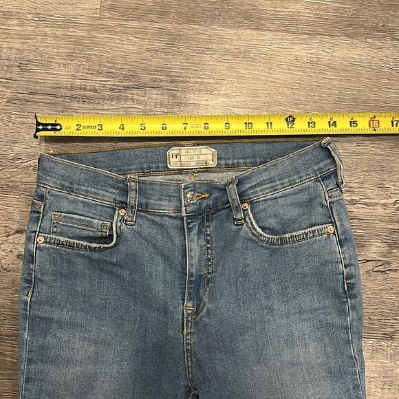 Free People high rise Women's Blue Distressed Jeans - 28 - Picture 4 of 5
